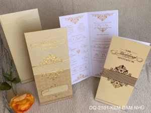 Thiệp cưới DQ-2101-kem đậm nhũ